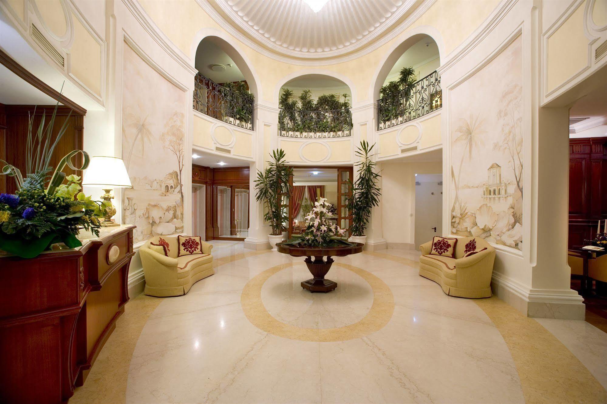 Palazzo Alabardieri Неаполь Интерьер фото